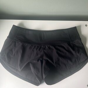 Lululemon 2.5 Speed up short size 4